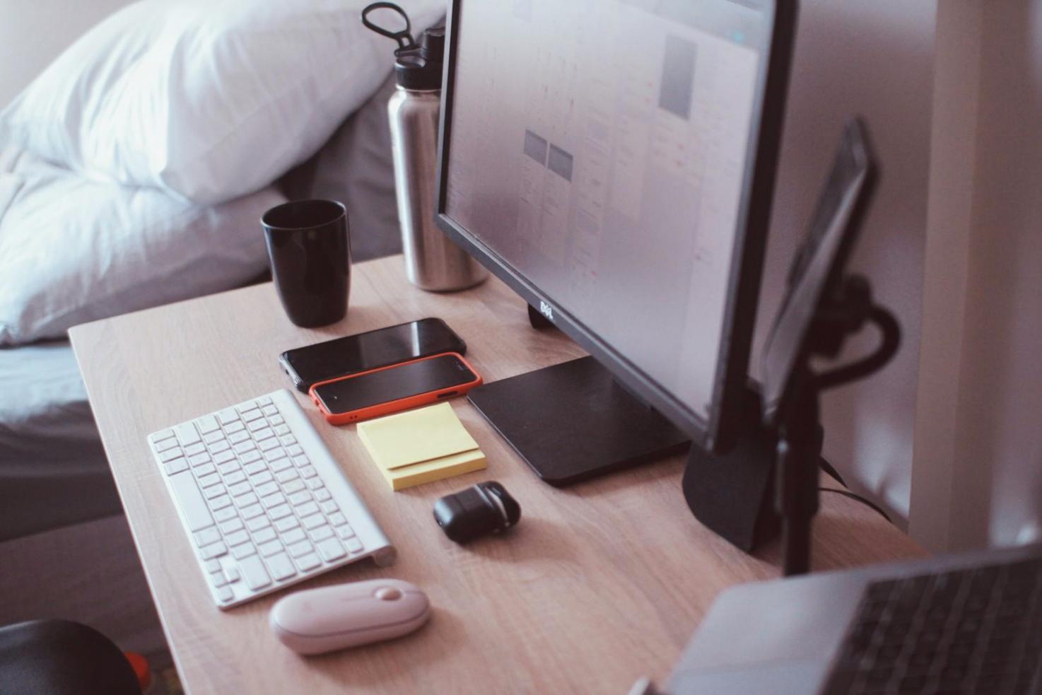 Tim Capital BPNK sedang menganalisis grafik pasar finansial