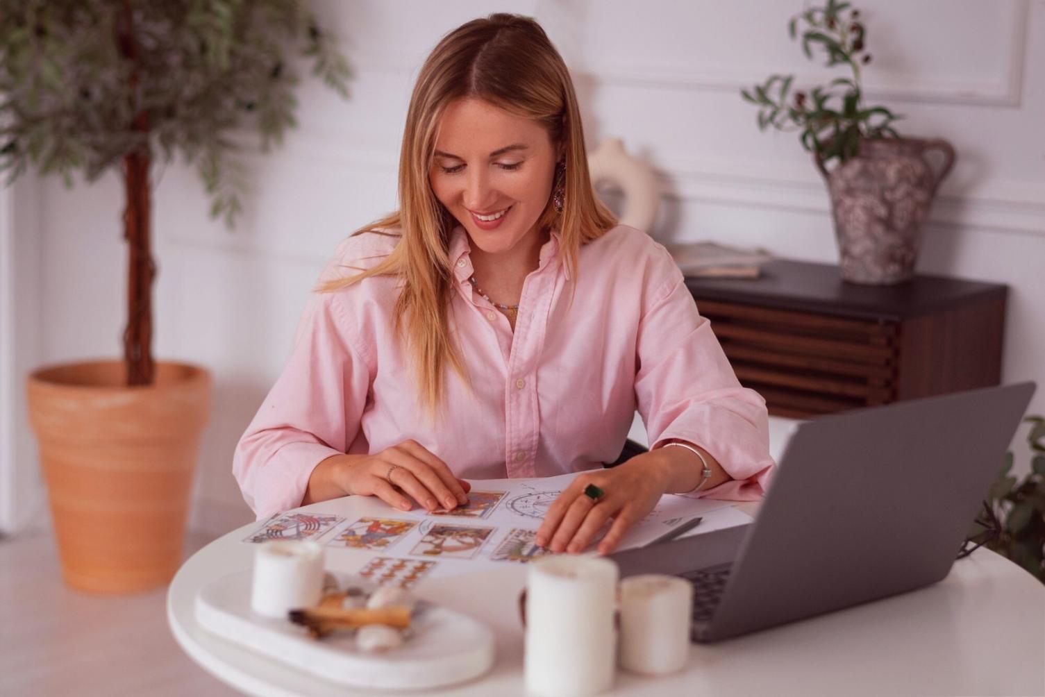 Suasana workshop trading dengan peserta yang aktif berdiskusi